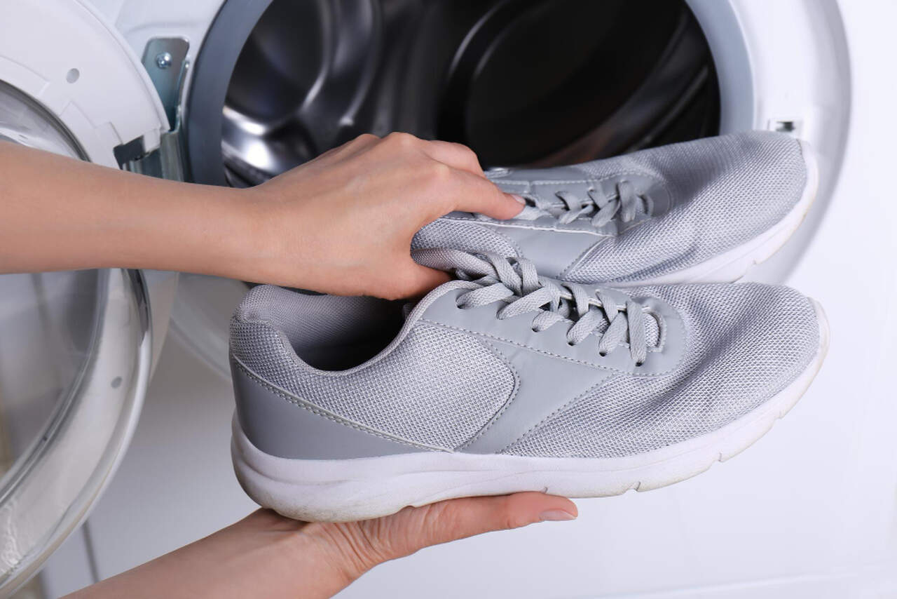 How to wash shoes in the washing machine? A practical step-by-step guide