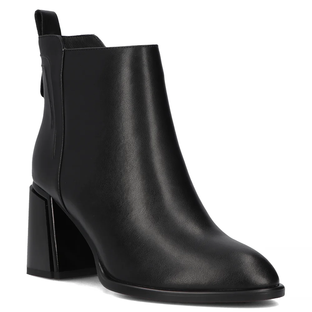 Leather ankle boots Filippo DBT6327/24 BK black