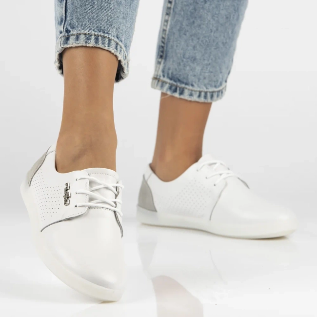 Leather shoes Filippo DP6014/24 WH white